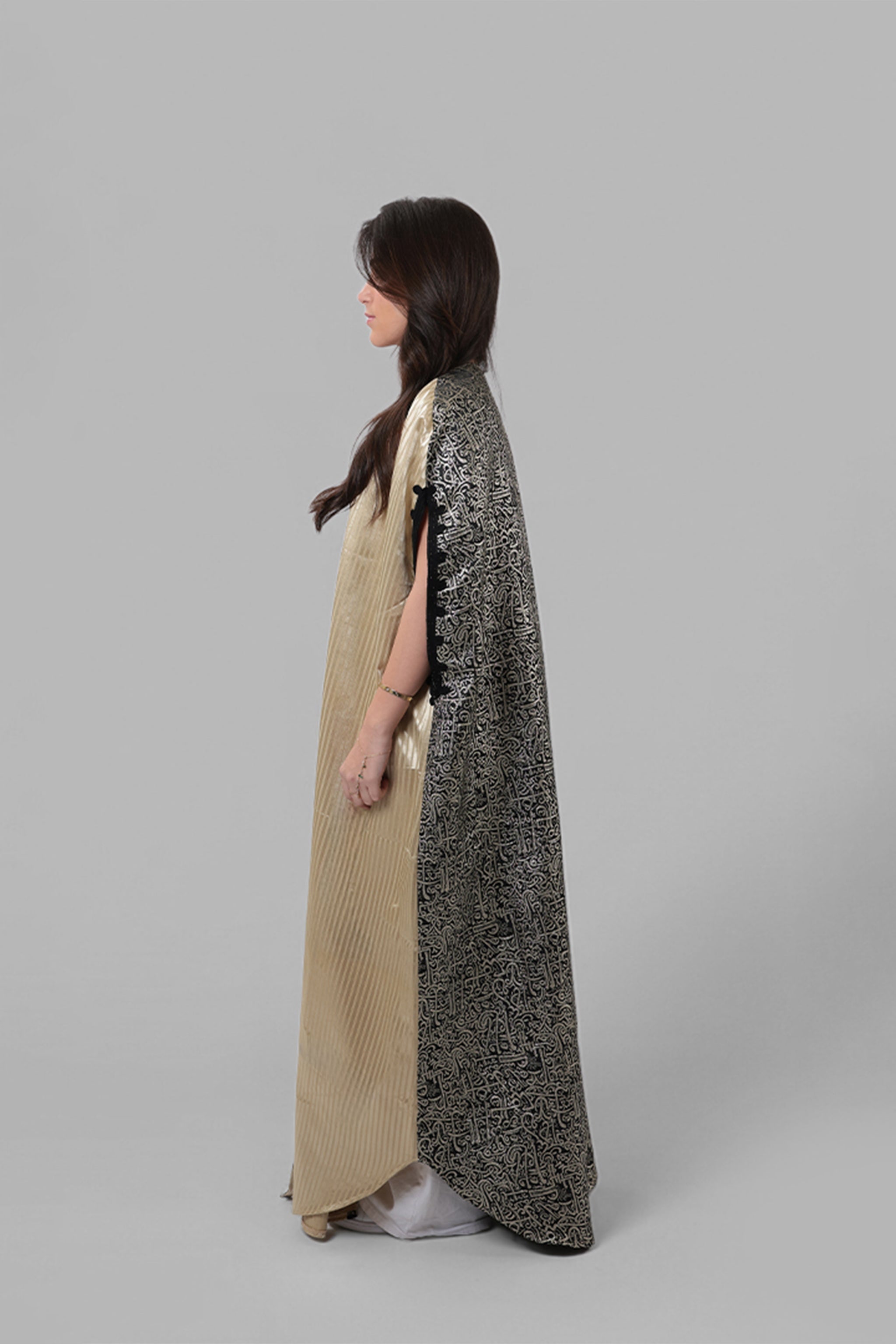 Zenobia — Damascus Sayeh & Arabic Calligraphy Abaya | Black & Gold